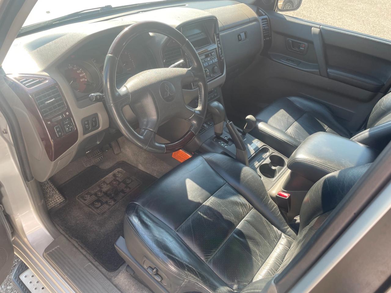 Mitsubishi Pajero III 3.2 16V DI-D 5p. GLX 7p.