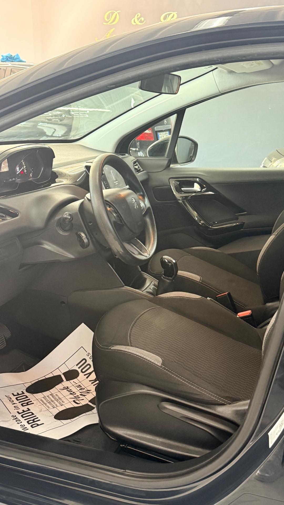 Peugeot 208 PureTech 82 5 porte Allure