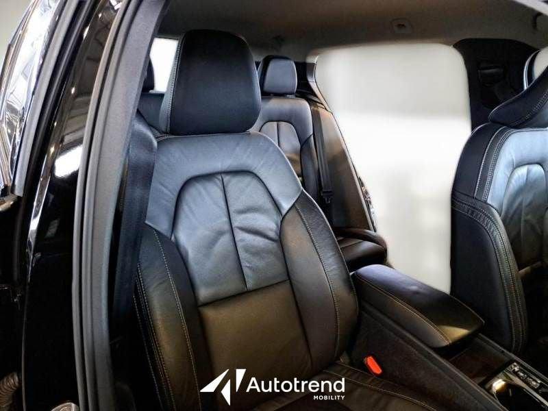 Volvo XC40 Recharge T4 129+82 CV Plug-in Hybrid Automatica Recharge Plus Dark