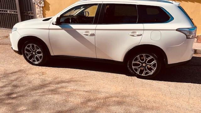 Mitsubishi Outlander 2.2 DI-D 4WD Intense