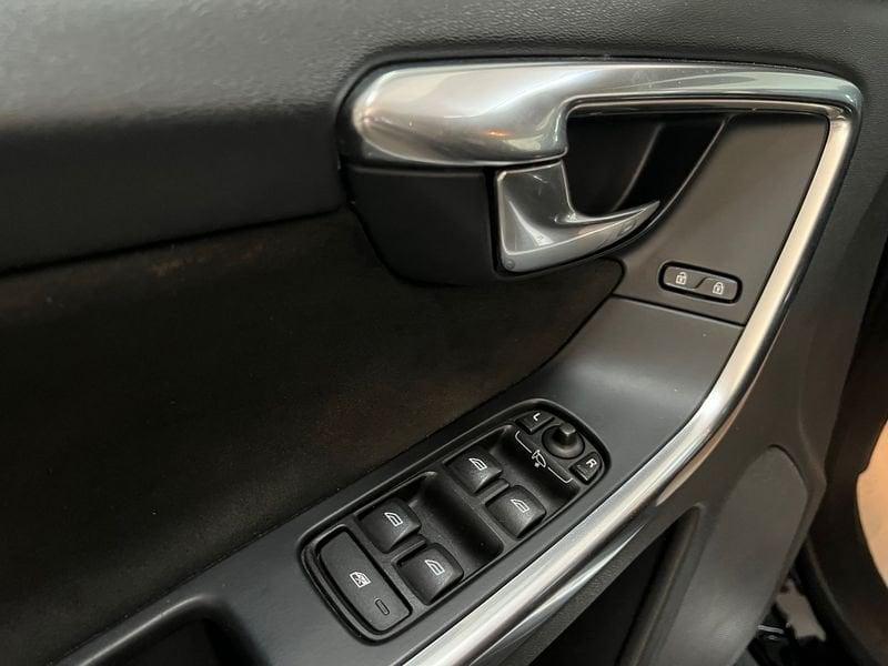 Volvo XC60 D4 190cv Geartronic R-Design Kinetic