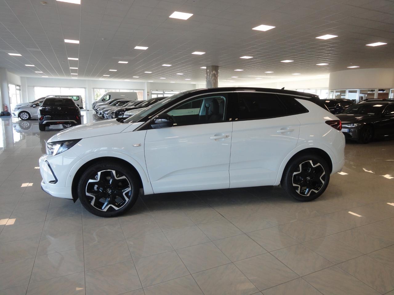 OPEL GRANDLAND ULTIMATE 1.5d 130cv/96kw AT8 Cambio Automatic - Fari Led Matrix - NAVY
