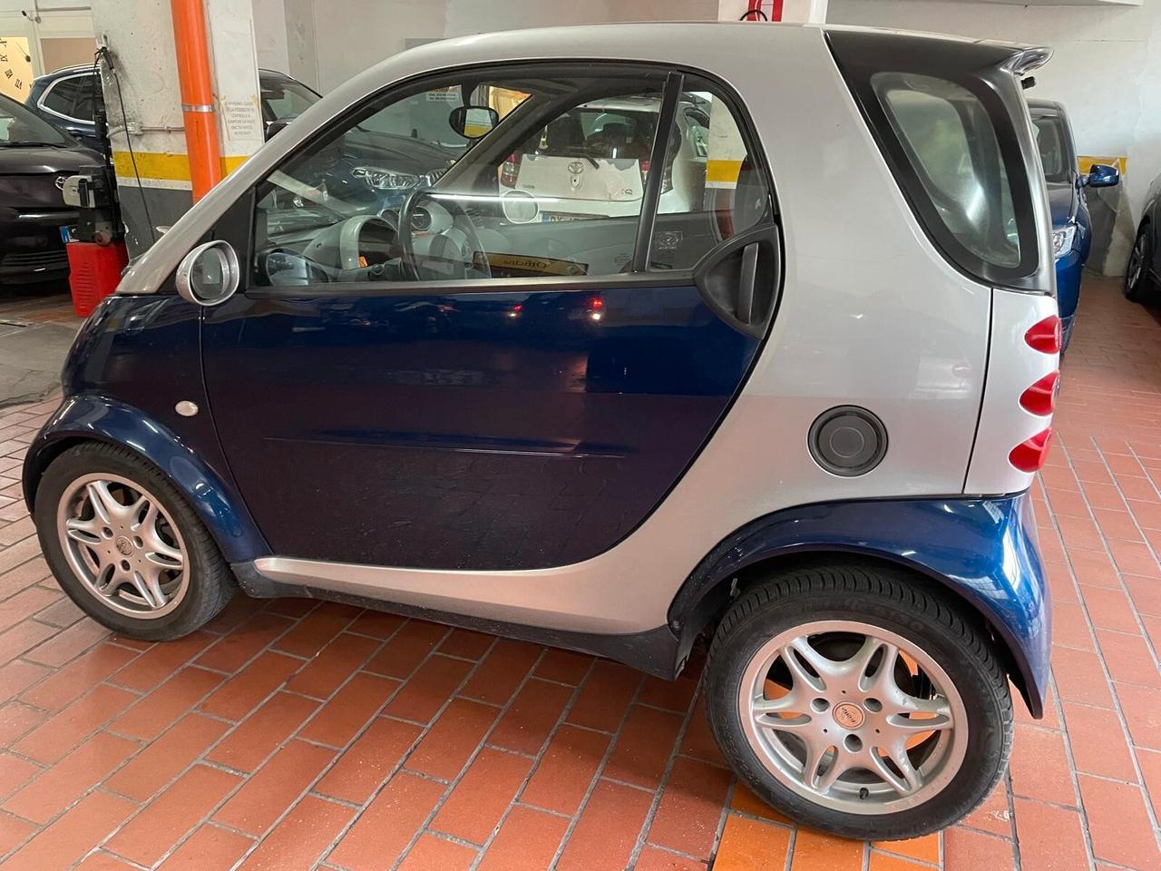 Smart 700 city-coupé pure (45 kW)
