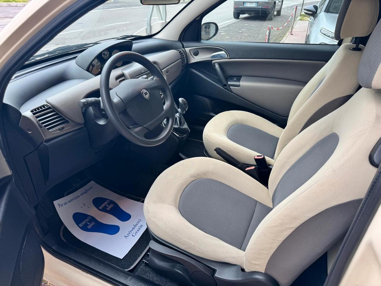 Lancia Ypsilon 1.2 16V Platino