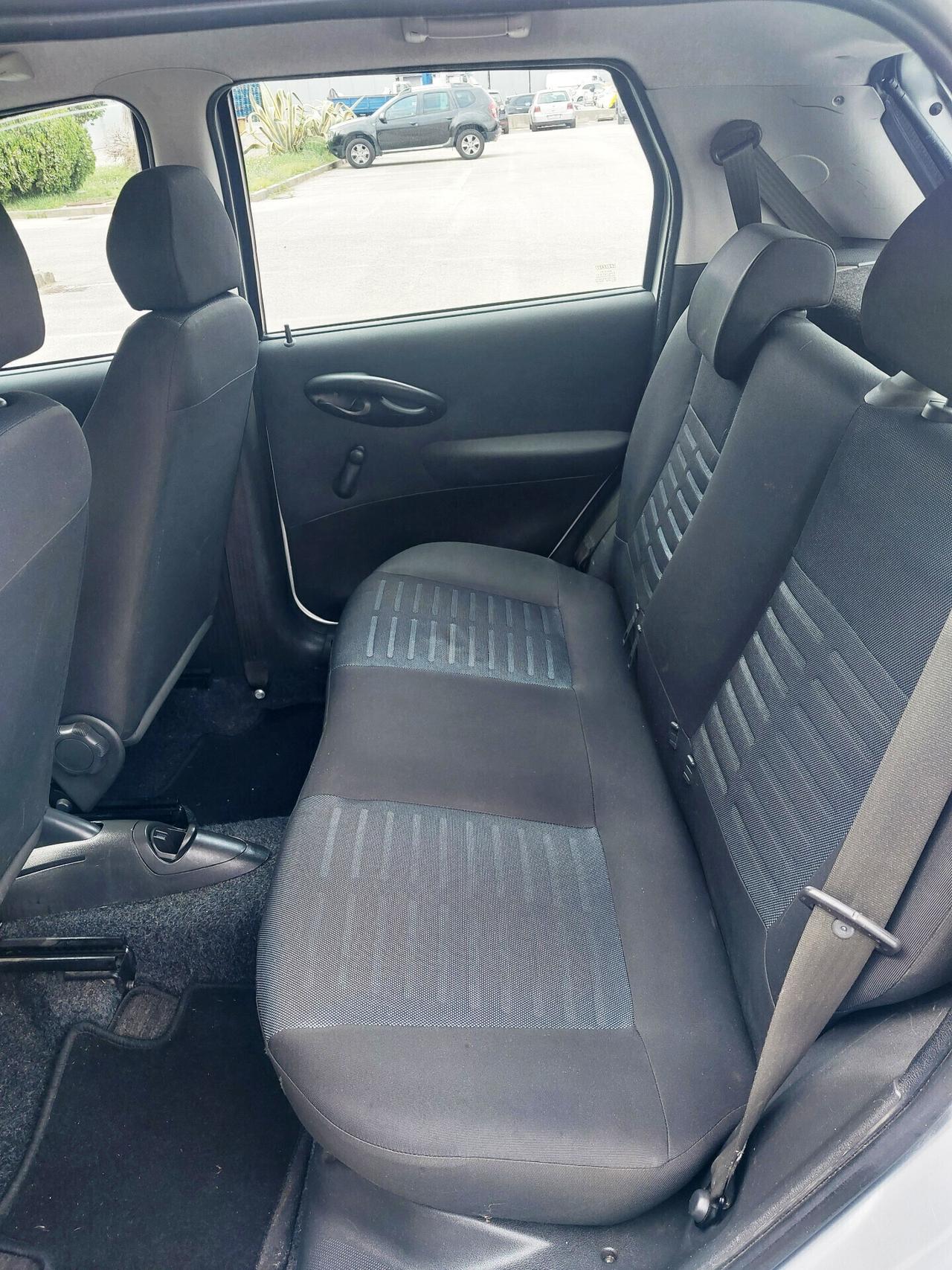 FIAT PUNTO 1.2 5P POCHI KM. 10-2010