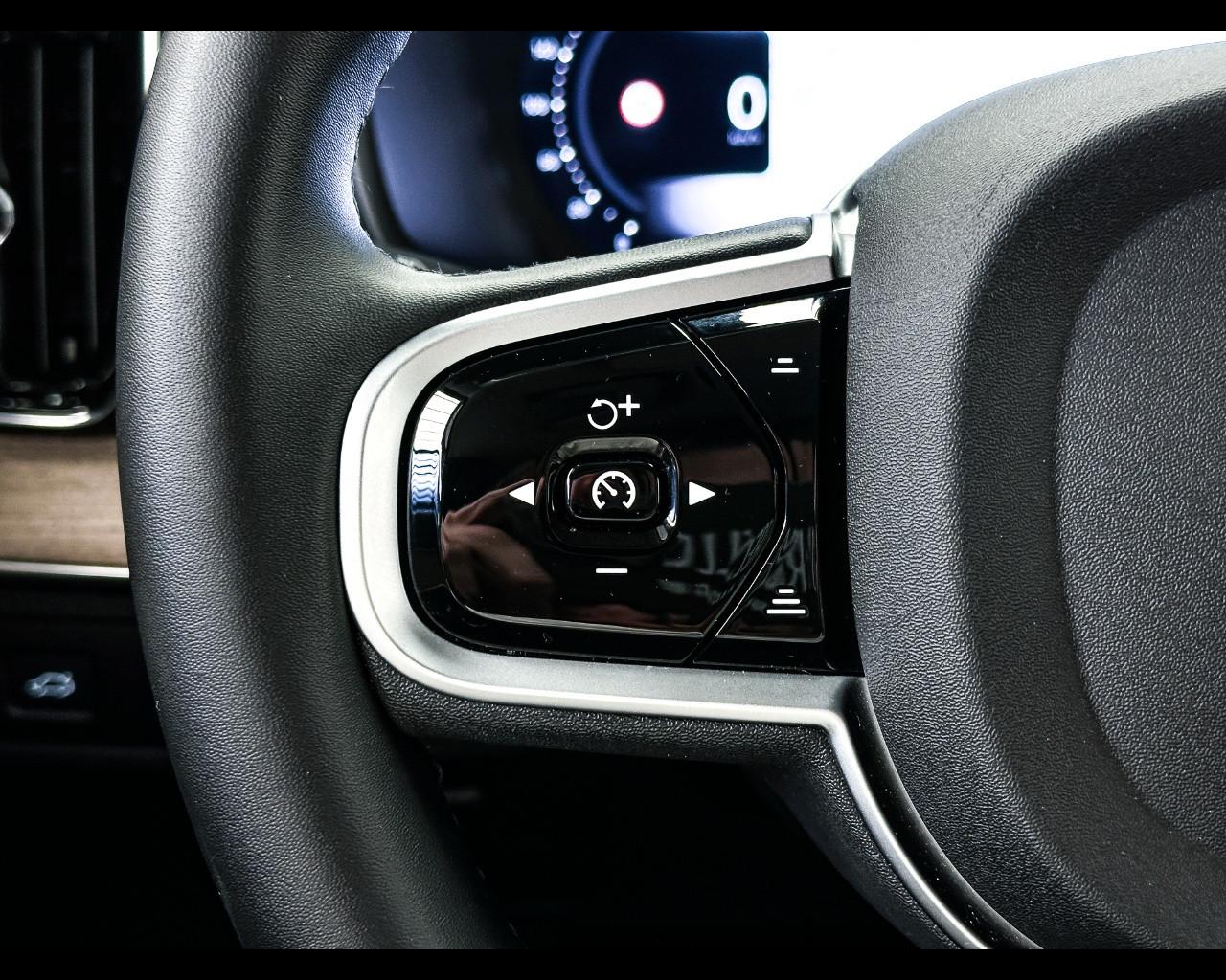 VOLVO XC90 B5 AWD automatico 7 posti Plus Bright