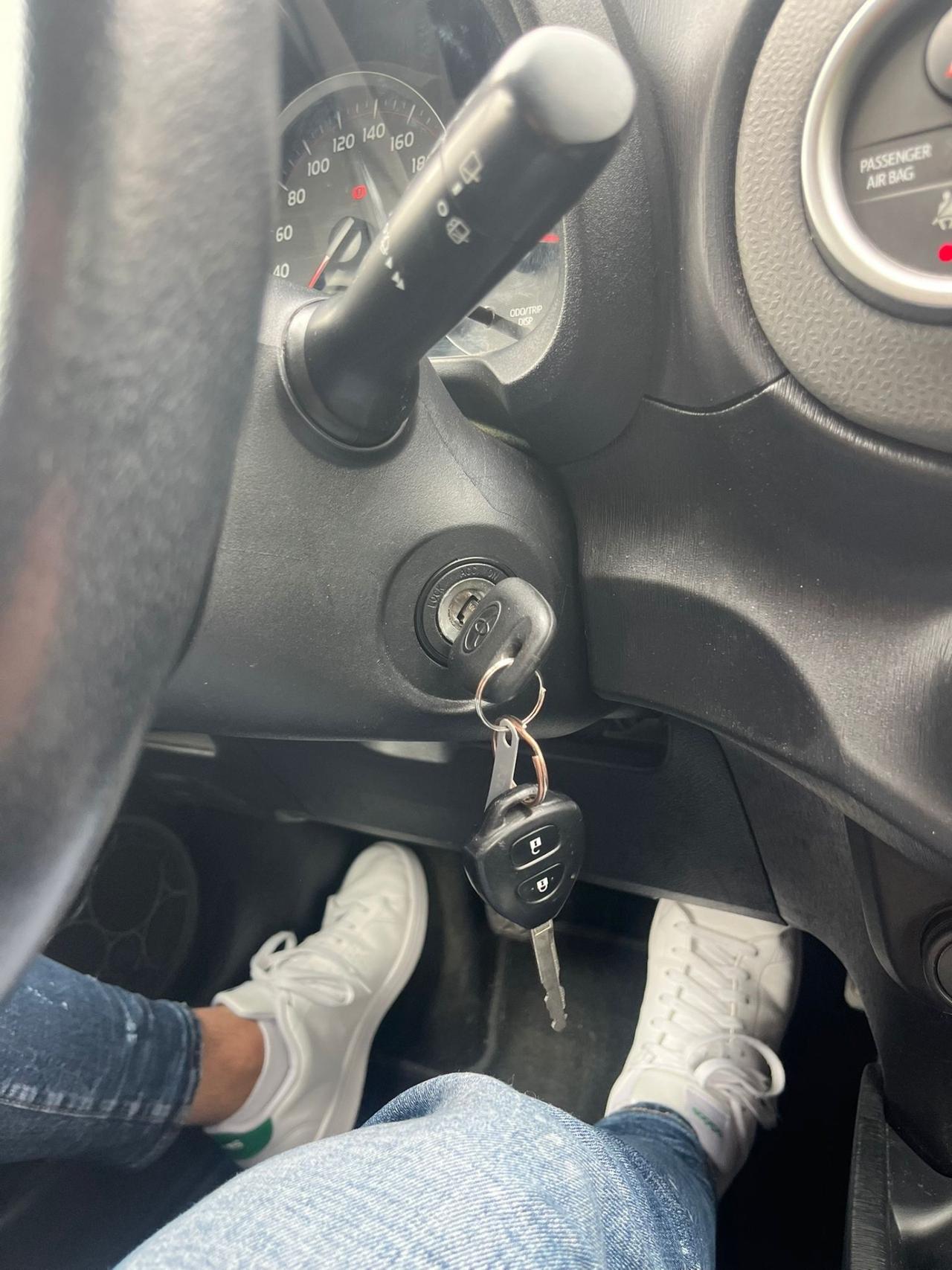 Toyota Yaris 1.0 Benzina - Neopatentati