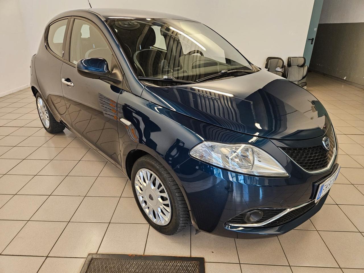 Lancia Ypsilon 1.2 69 CV 5 porte Silver