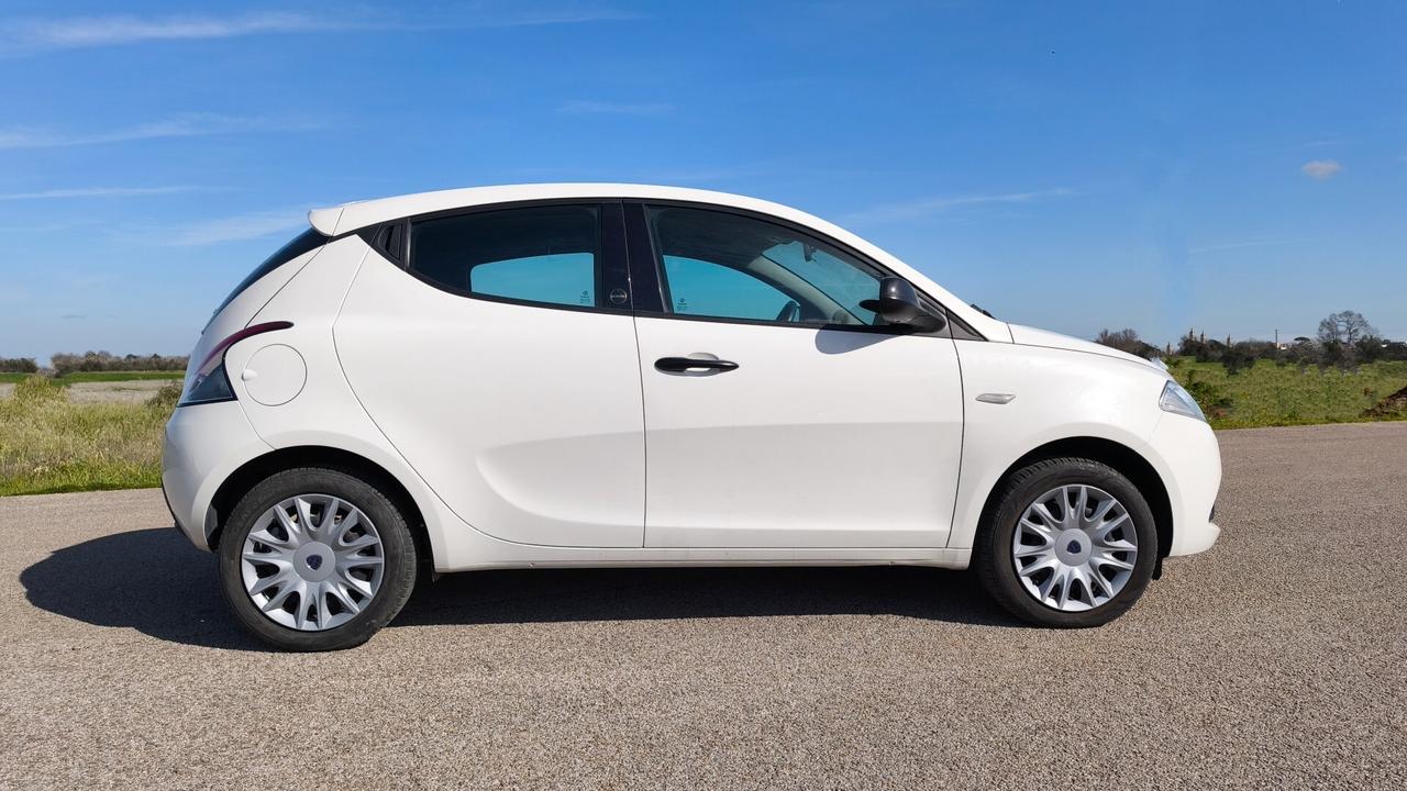 LANCIA YPSILON 1.0 Hibrid 70cv 5P Ecochic 2021