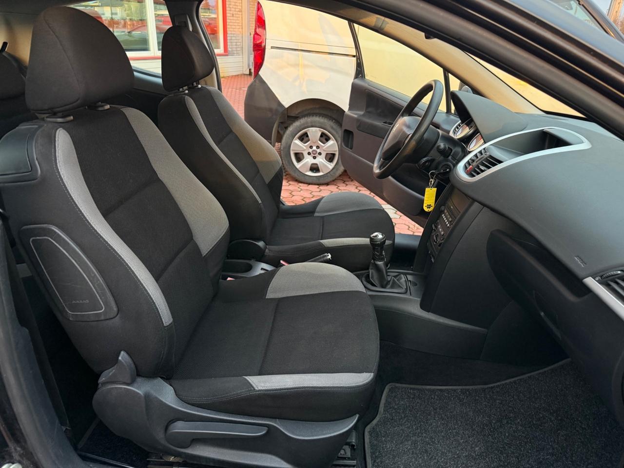 Peugeot 207 1.4 HDi 70CV - NEOPATENTATI