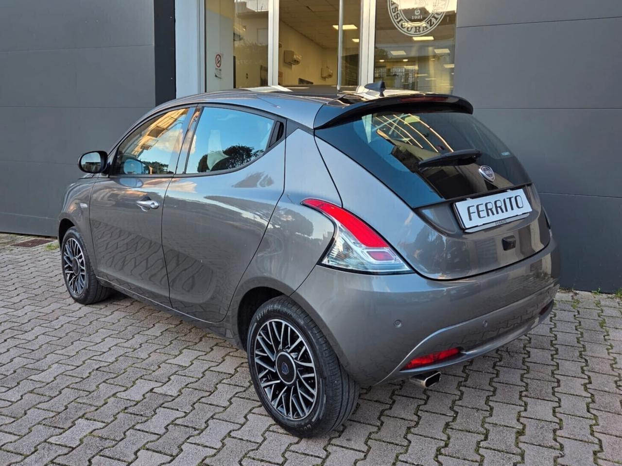 Lancia Ypsilon 1.0 Hybrid 5 porte S&S Platino