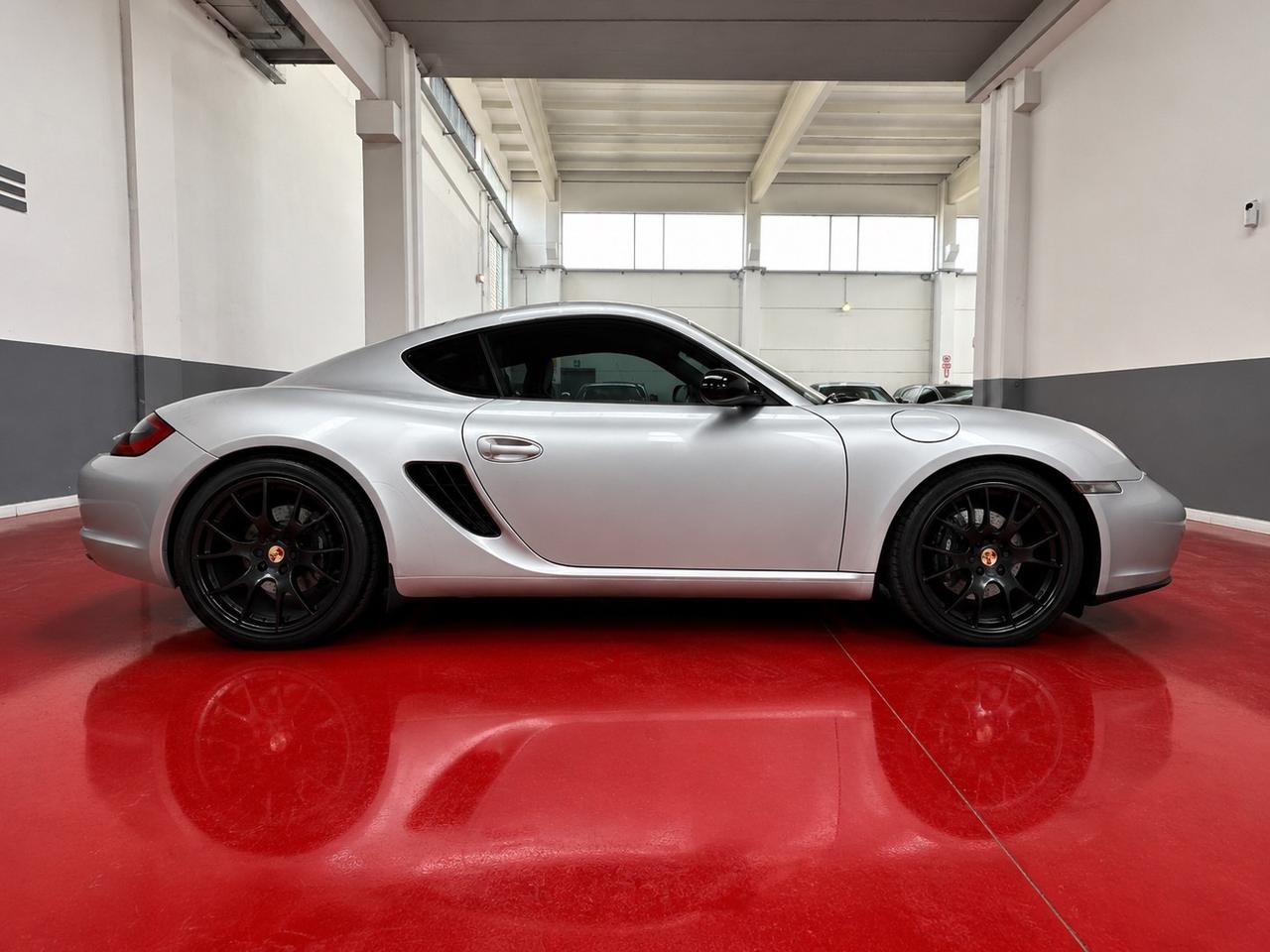 Porsche Cayman 2.7