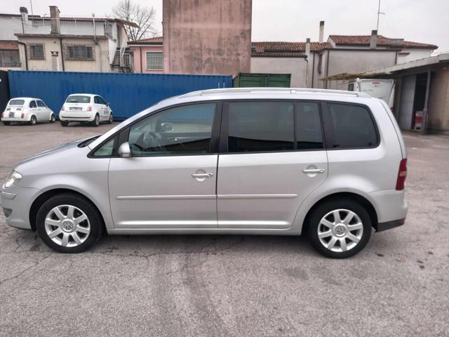 VOLKSWAGEN Touran 2.0 TDI DPF DSG Highline senza lavoro da fare