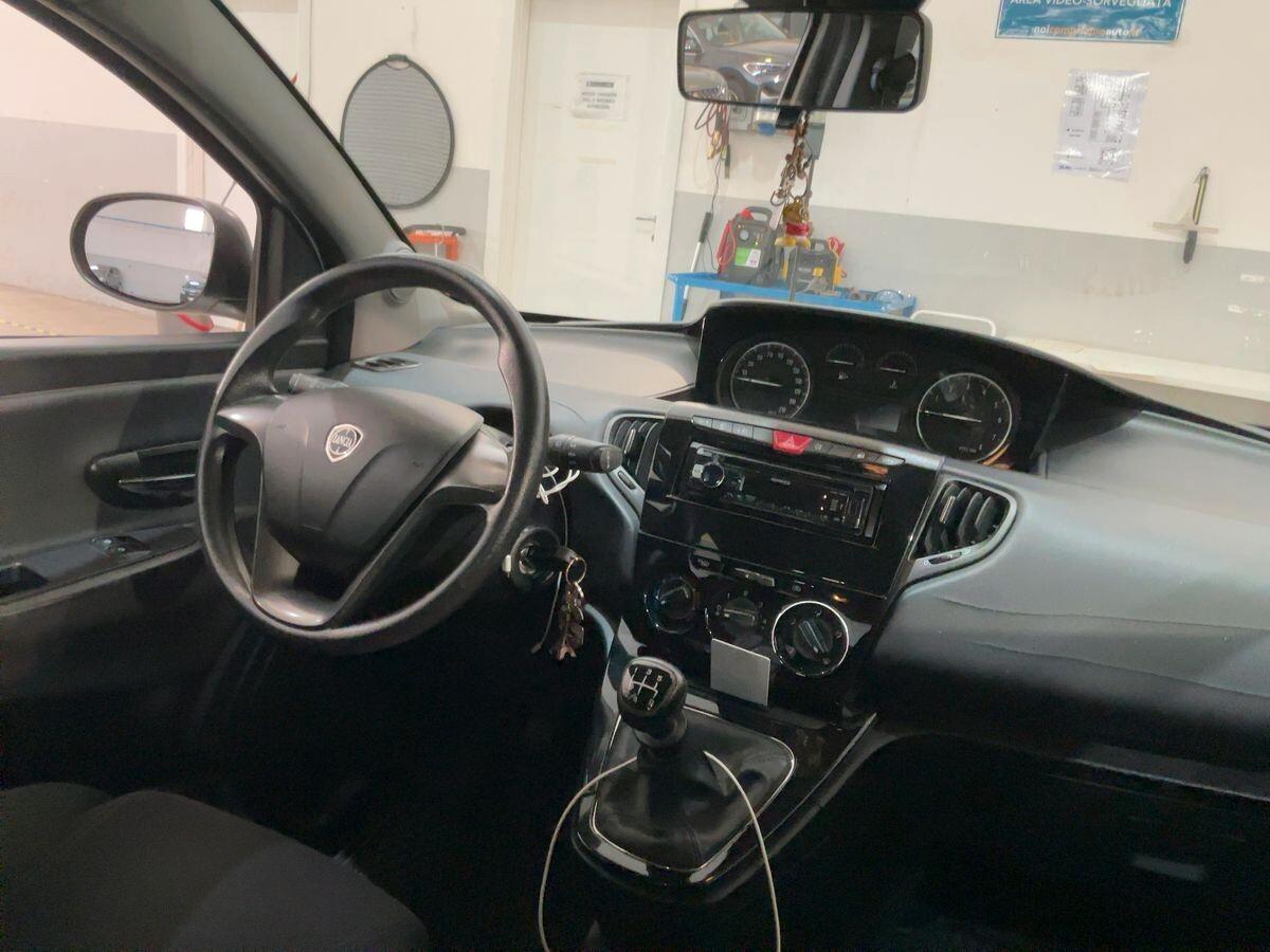 Lancia Ypsilon 1.2 69 CV 5 porte Silver