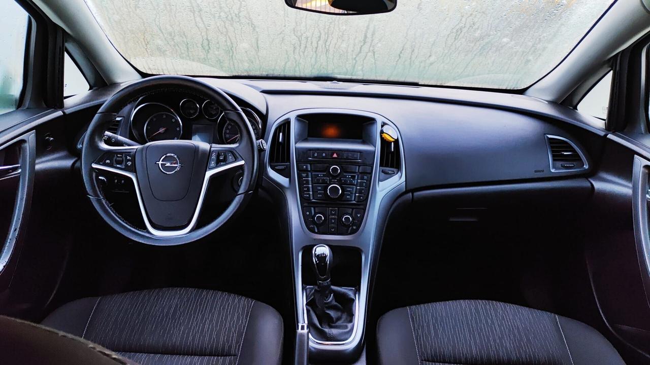Opel Astra 1.7 CDTI - 2013