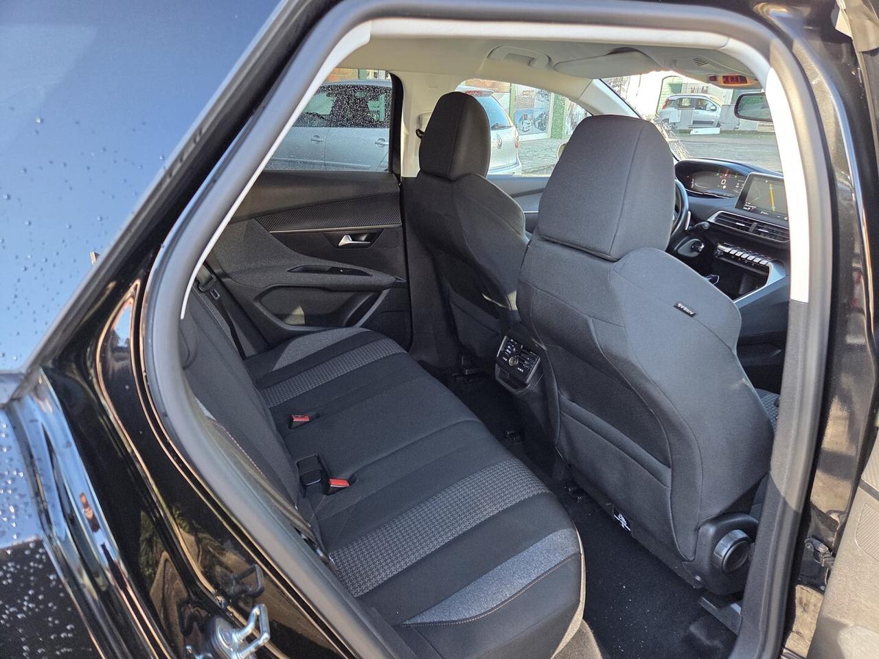 PEUGEOT 3008 PURE TECH TURBO 130CV AUTOM NAV-2018