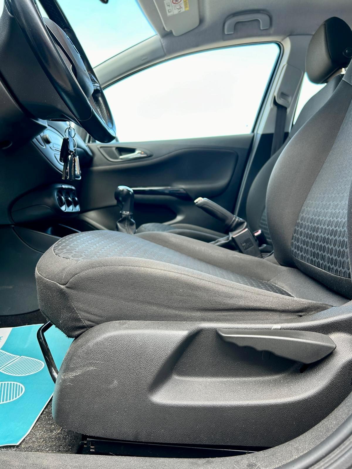 Opel Corsa 1.2 5 porte b-Color