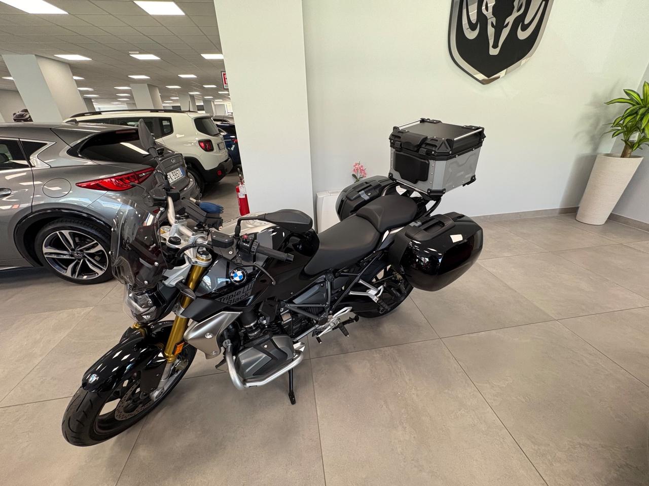 Bmw R 1250 Triple Black 2023 km 15000 AKRAPOVIC