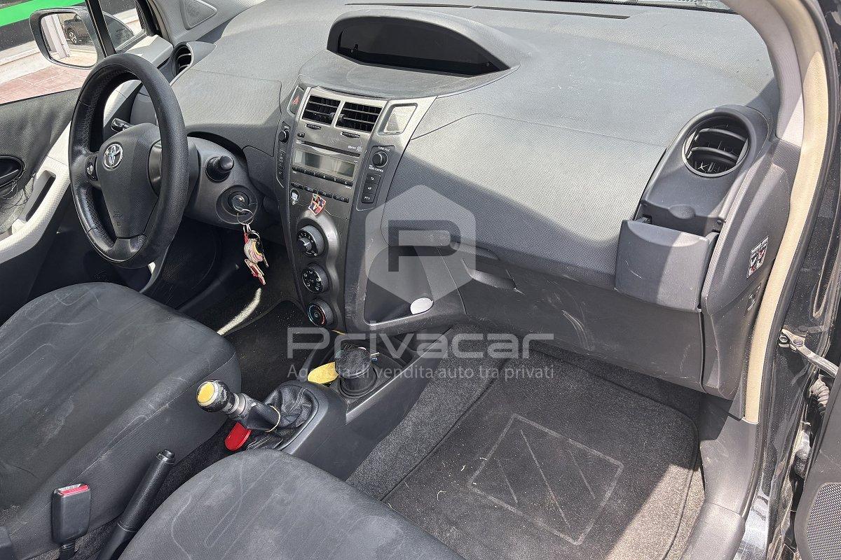 TOYOTA Yaris 1.0 5 porte Sol