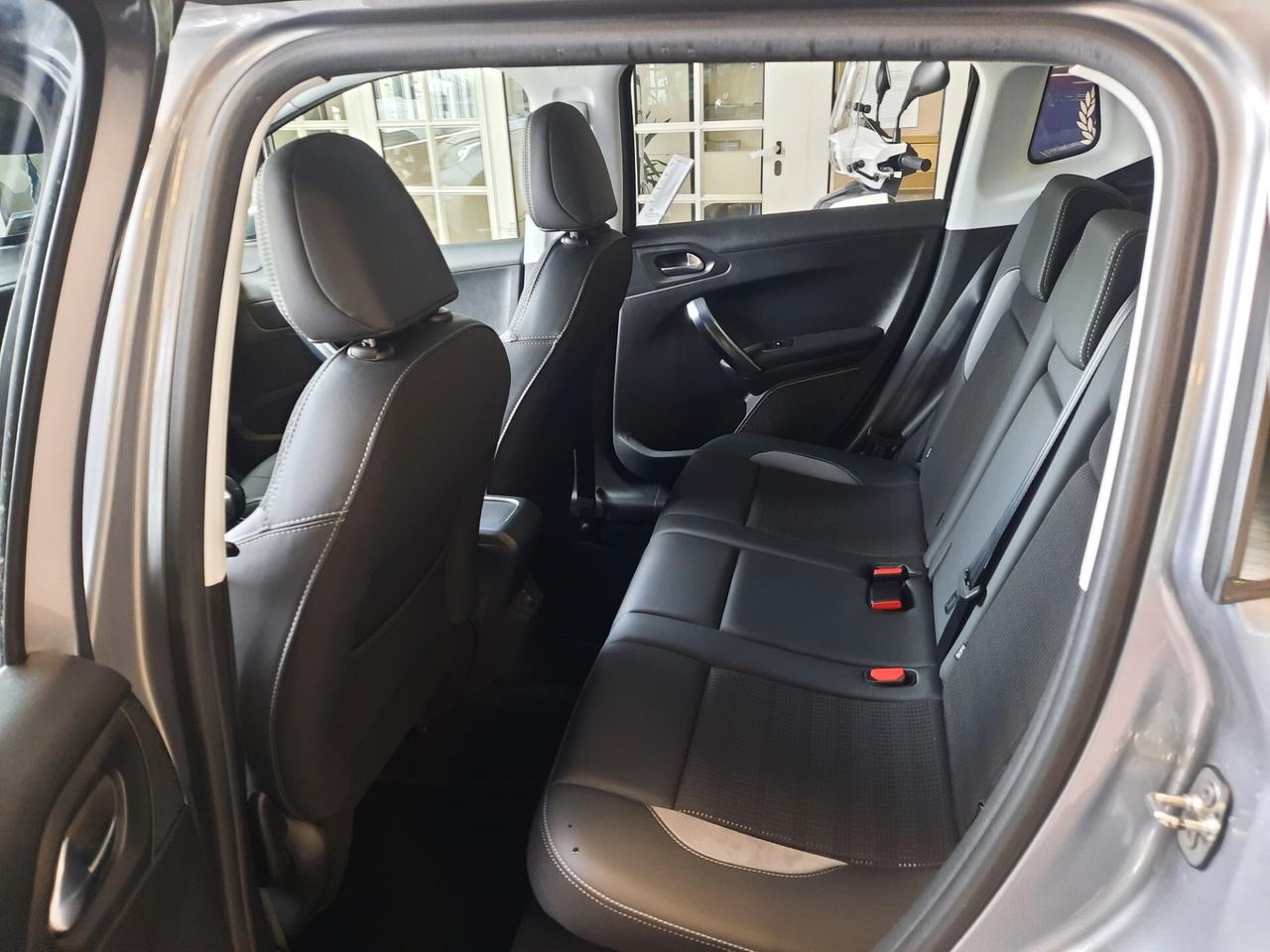 Peugeot 2008 BlueHDi 100 S&S Allure