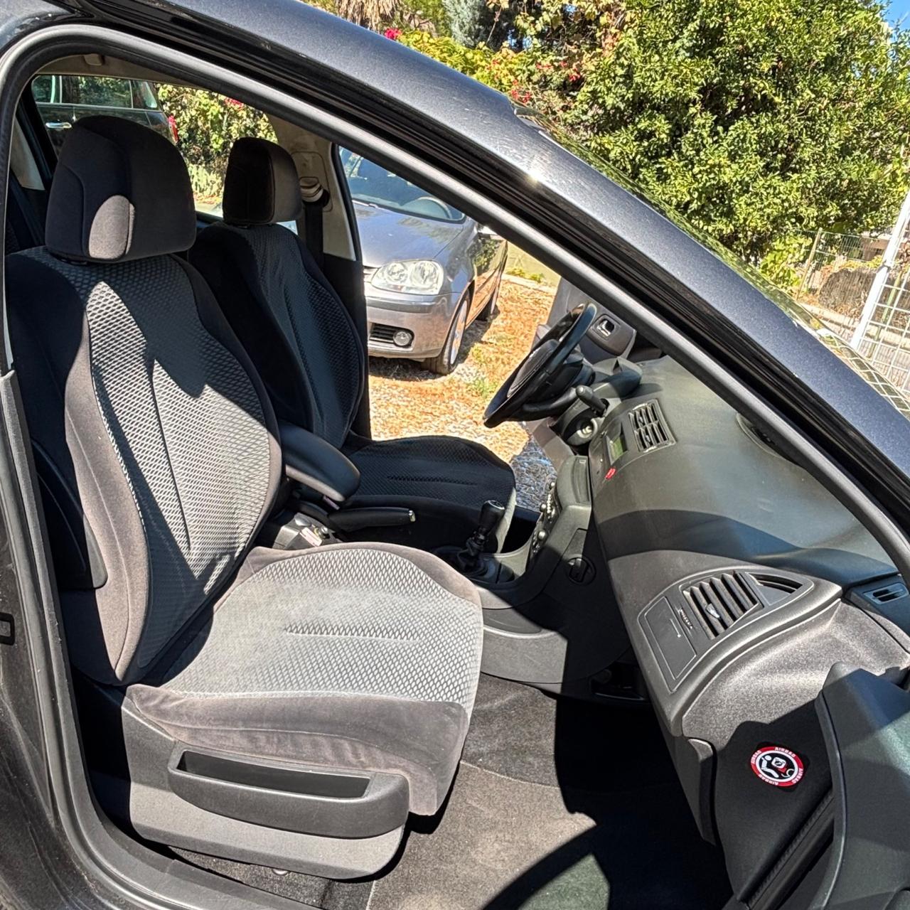 Citroen C4 1.6 HDi 110CV FAP Elegance