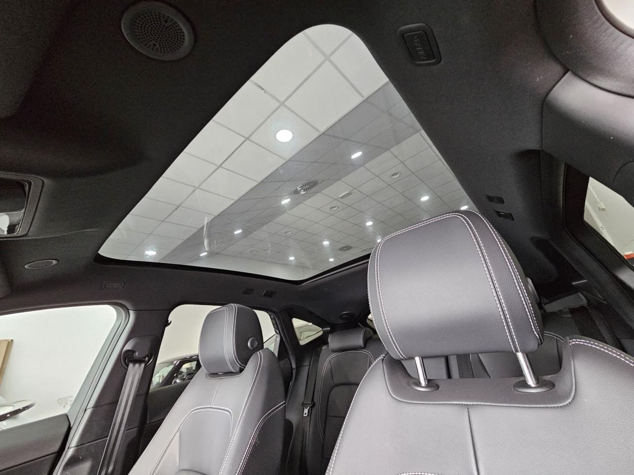 Jaguar E-Pace R-Dynamic SE Navi Camera Tetto C.20" LED BlackPack