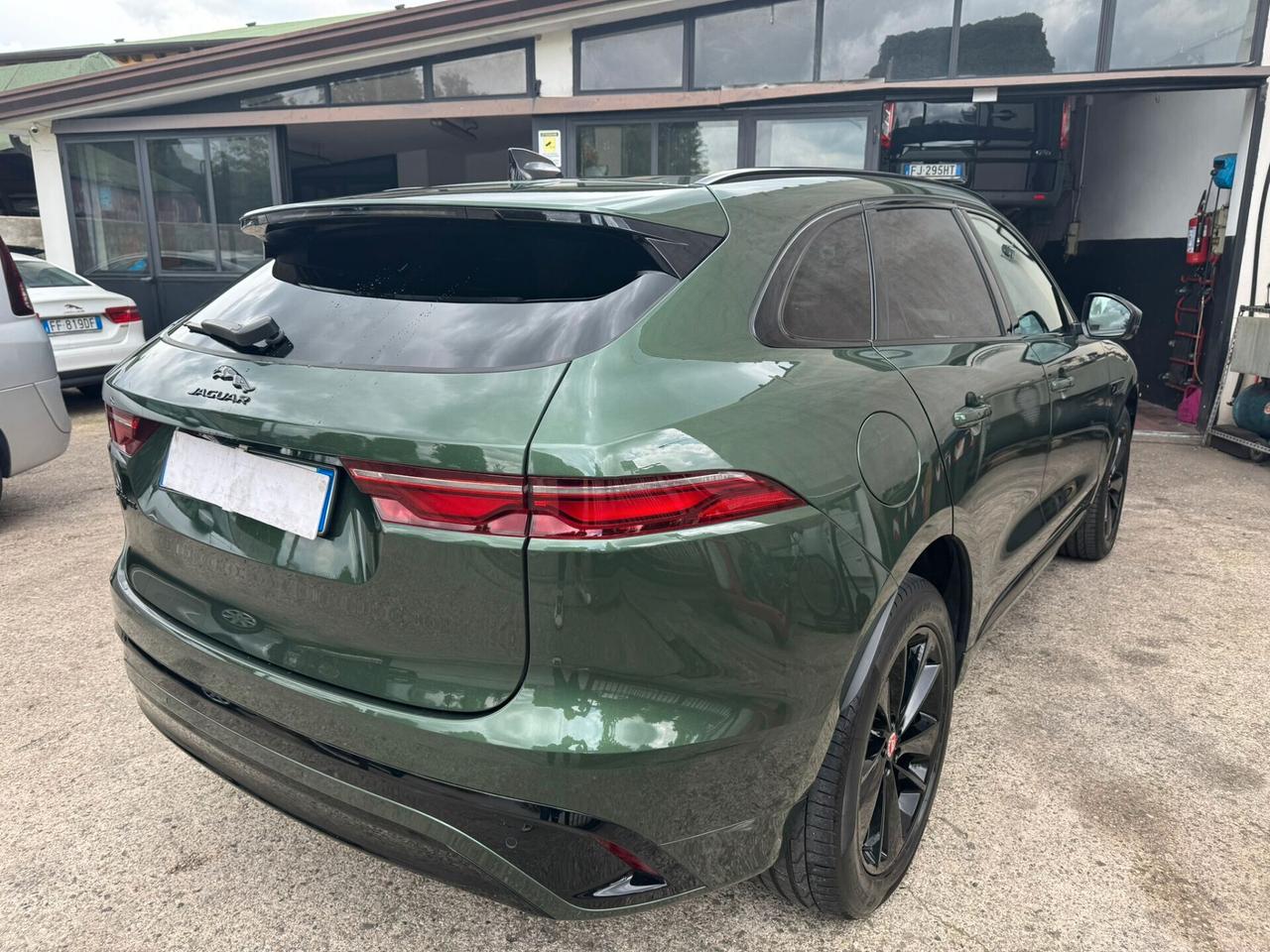 Jaguar F-Pace 2.0 D 204 CV AWD aut. R-Dynamic SE limited edition GREENSTONE