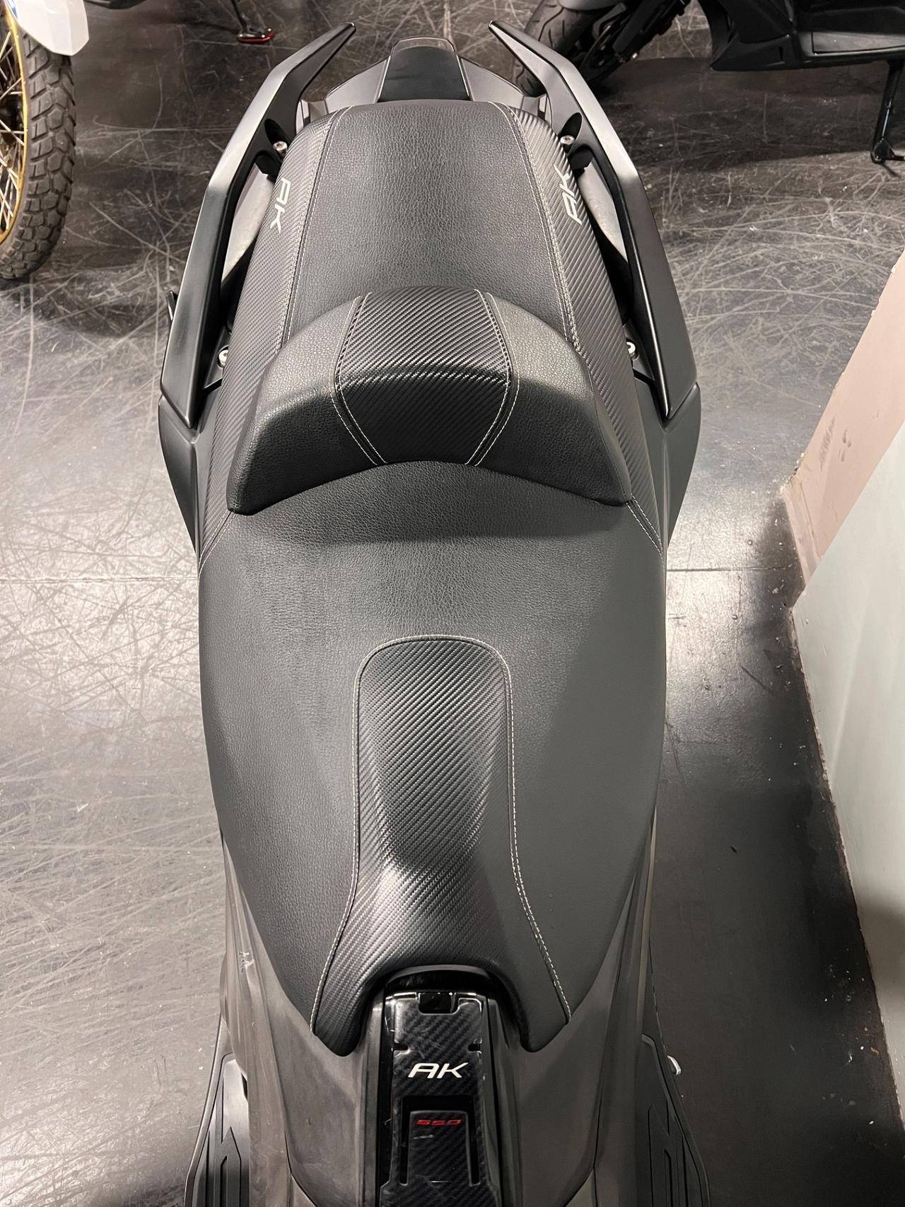 Kymco AK 550
