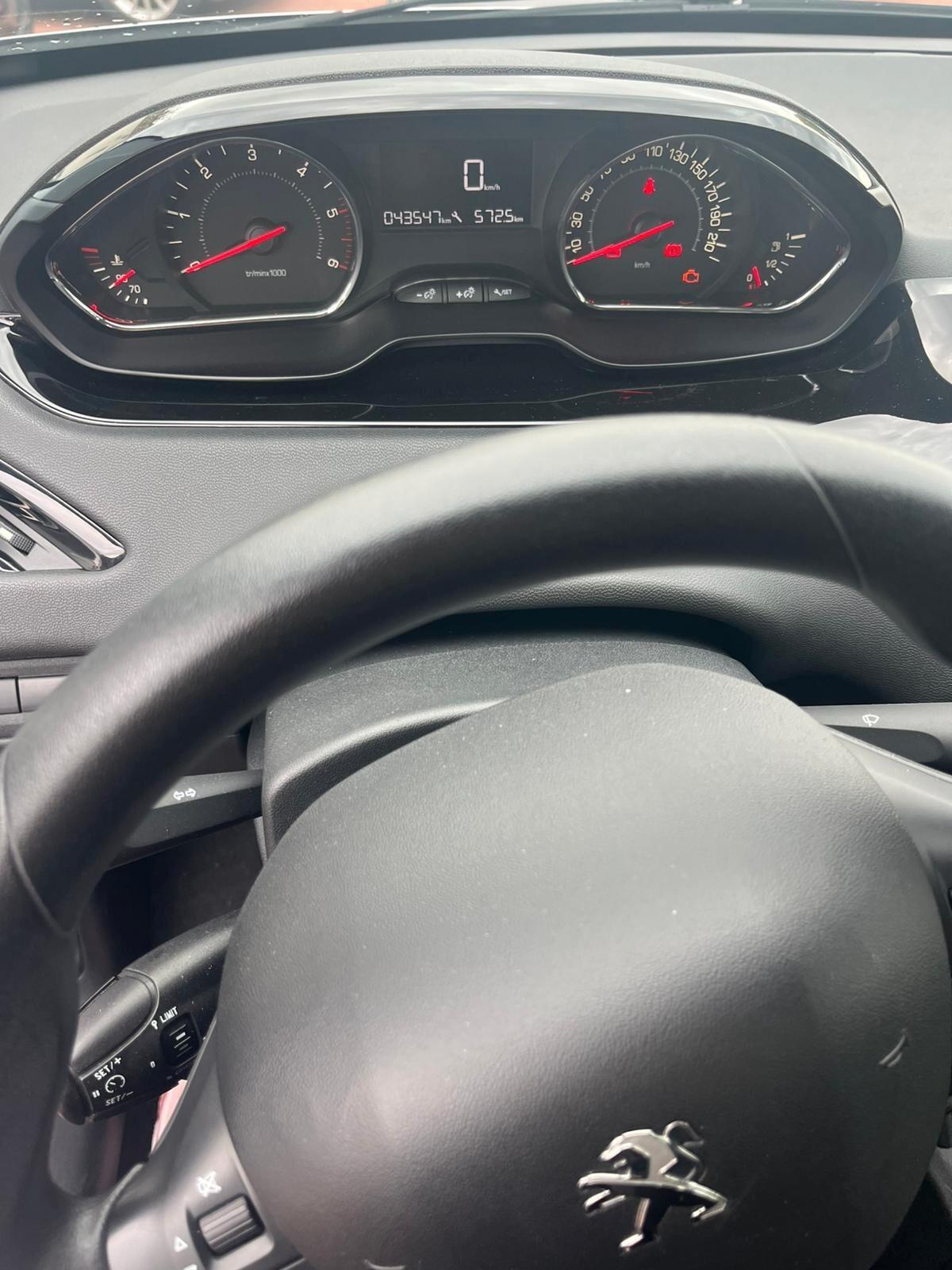 Peugeot 208 1.4 HDi 68 CV 5 porte Mix