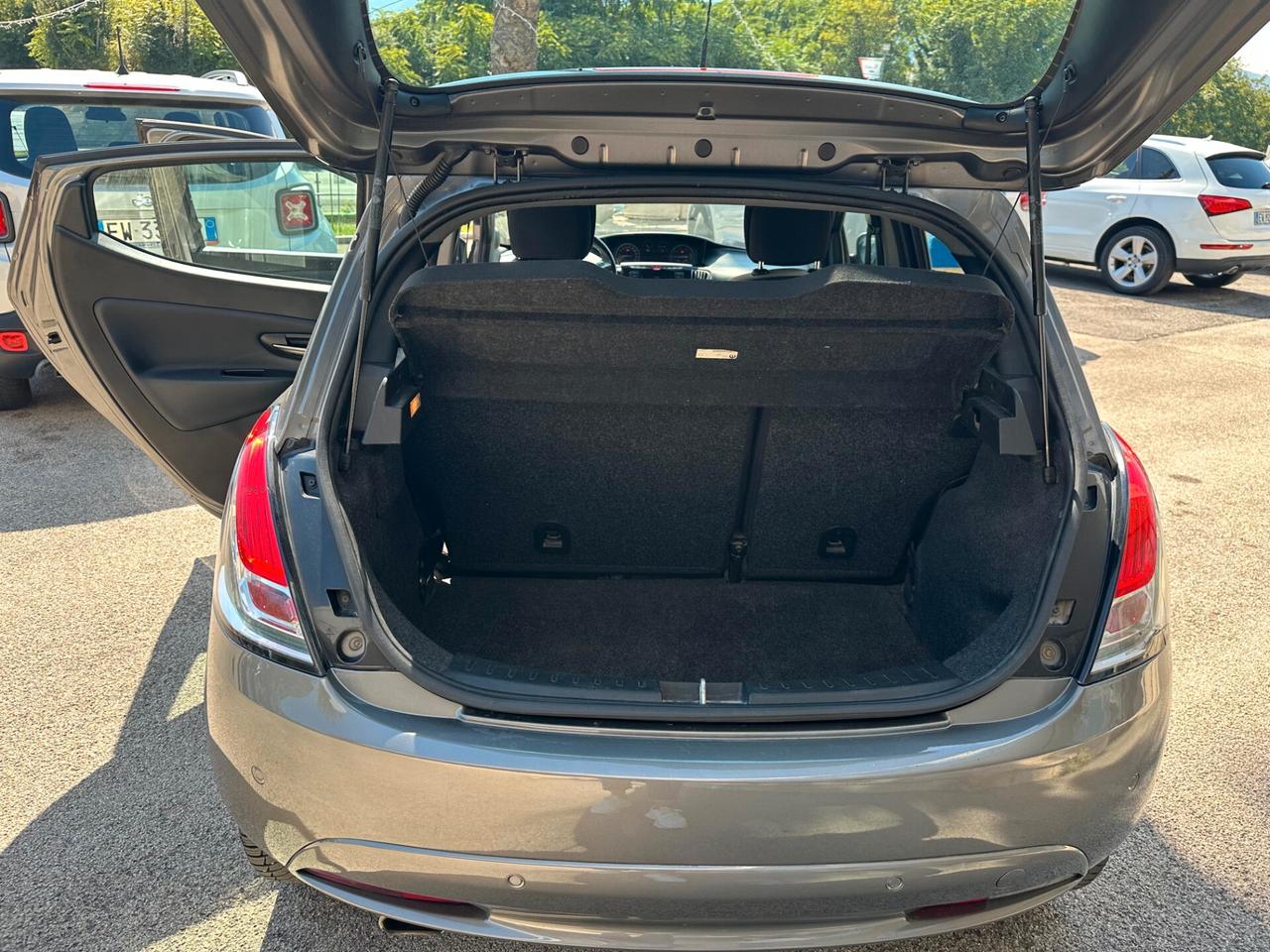 Lancia Ypsilon 1.3 MJT 16V 95 CV 5 porte S&S Platinum NEOPATENTATI