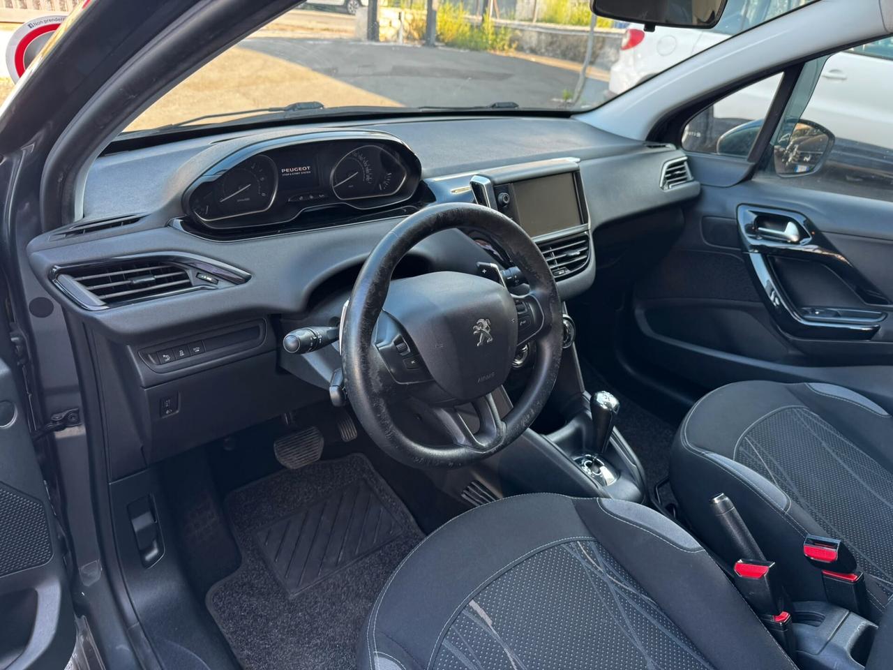 Peugeot 208 1.4 e-HDi 68 CV S&S robotizzato 3 porte Active