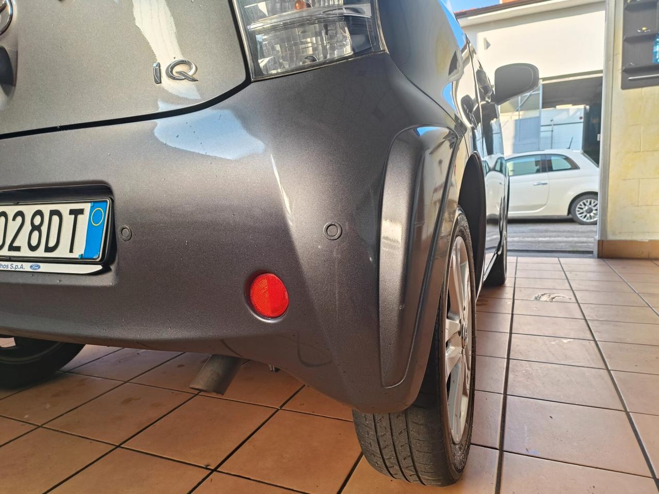 Toyota iQ 1.3 Executive E5B, adatta anche a neopatentati.