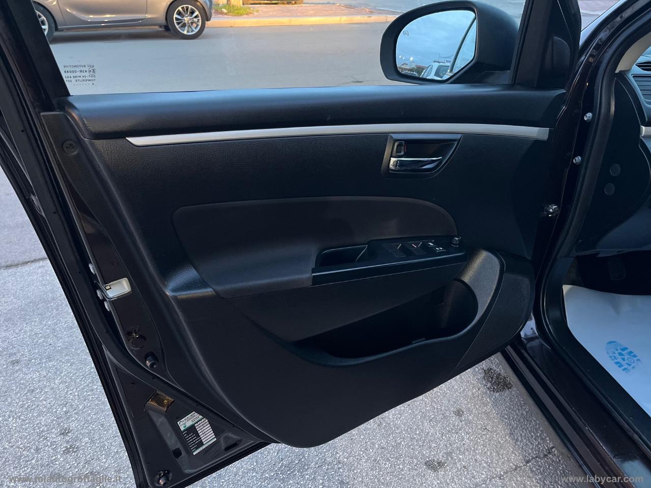 SUZUKI Swift 1.2 VVT 5p. B-Top Bi-Color