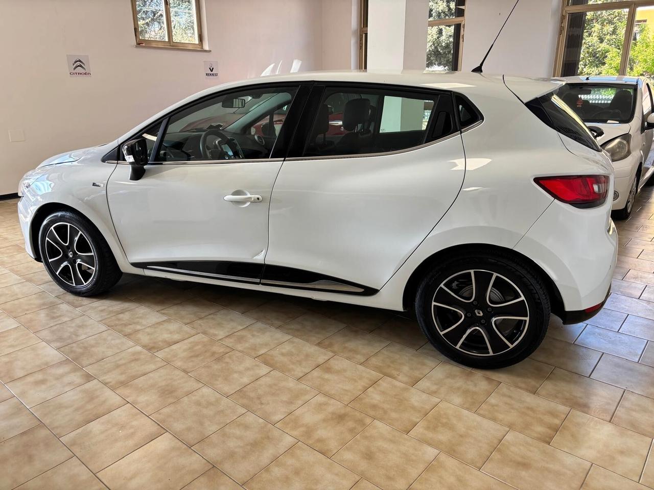 RENAULT CLIO ANNO 2015 DS 1.5 ADATTA NEOPATENTATI KM 83 MILA