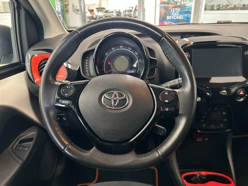 Toyota Aygo 1.0 VVT-i 72 CV 5 porte x-wave orange