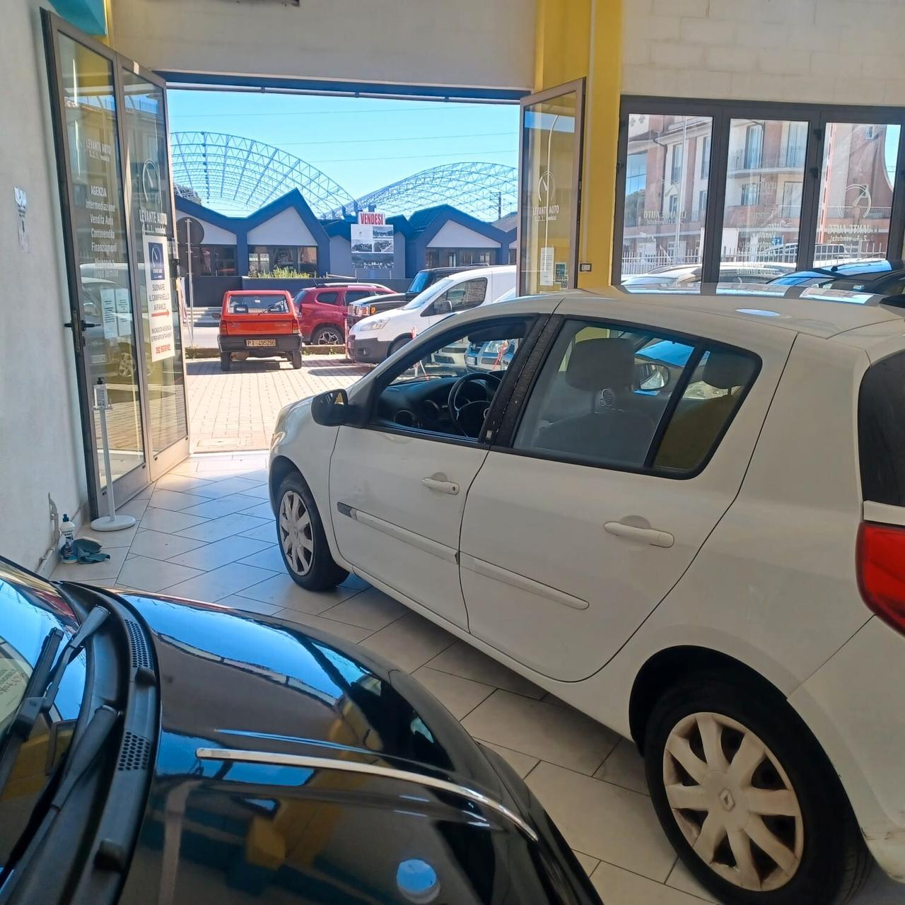 NEOPATENTATI CLIO 1.2 AFFIDABILE GARANZIA 12 MESI