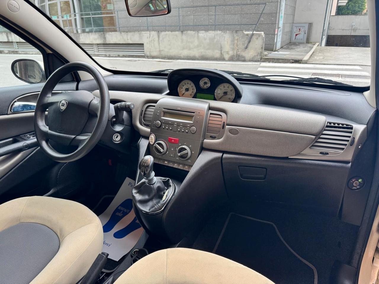 Lancia Ypsilon 1.2 16V Platino