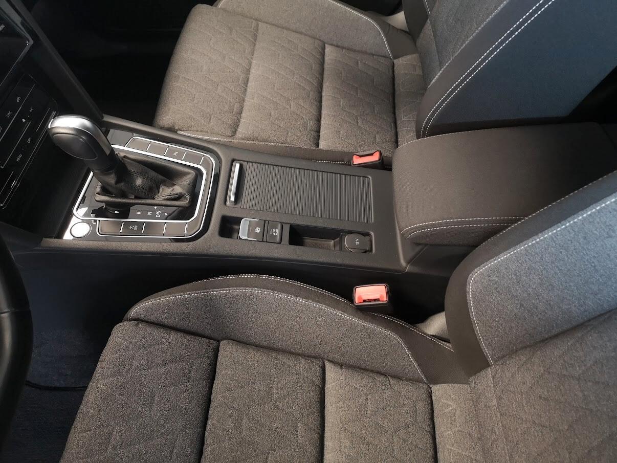 Volkswagen Passat Variant 2.0 TDI SCR EVO DSG Business NAVI - RETROCAMERA