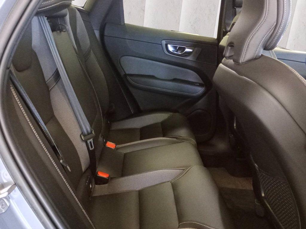 VOLVO XC60 2.0 b4 R-design awd auto del 2022