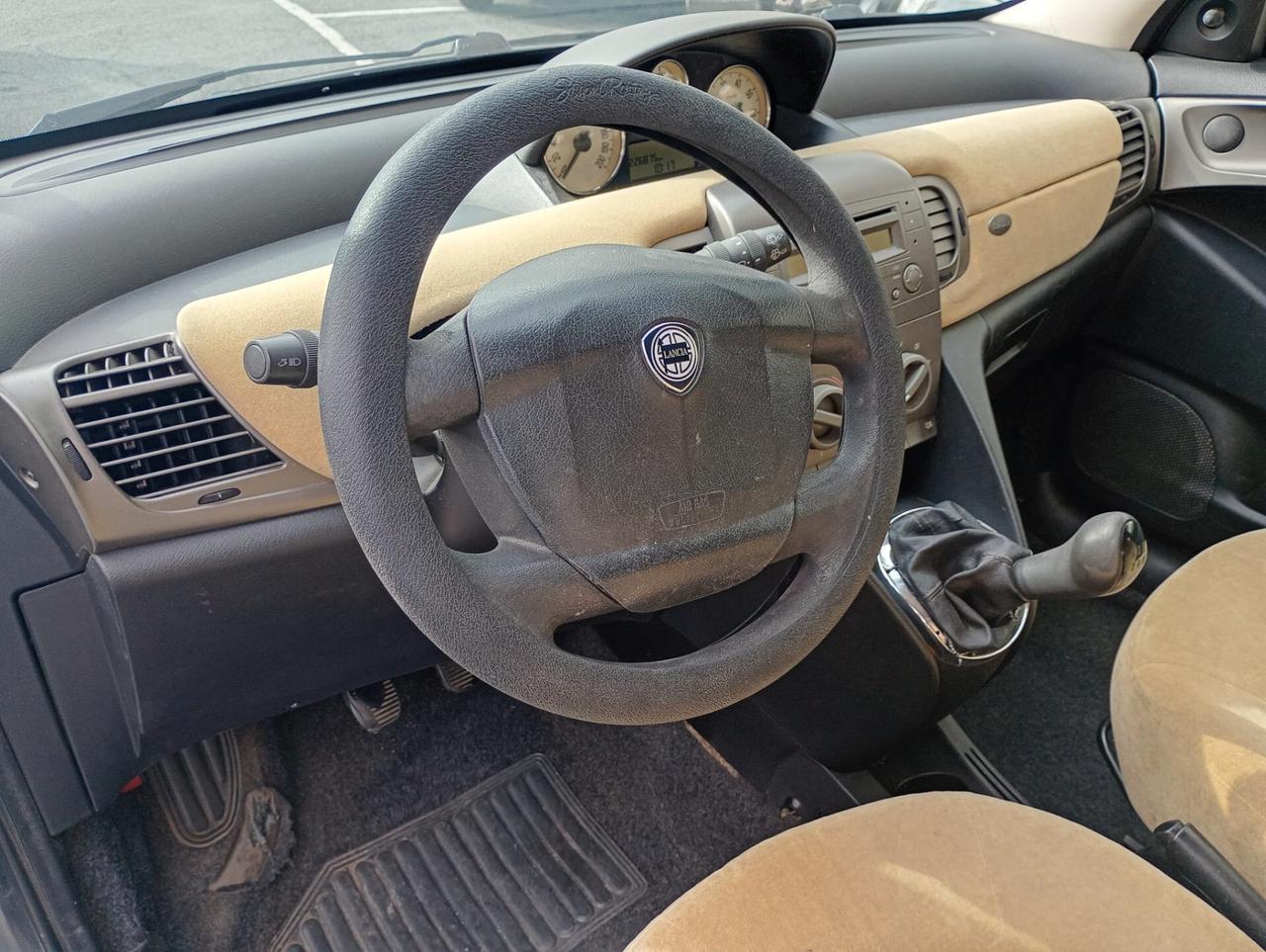 Lancia Ypsilon 1.3 MJT 75 CV Argento