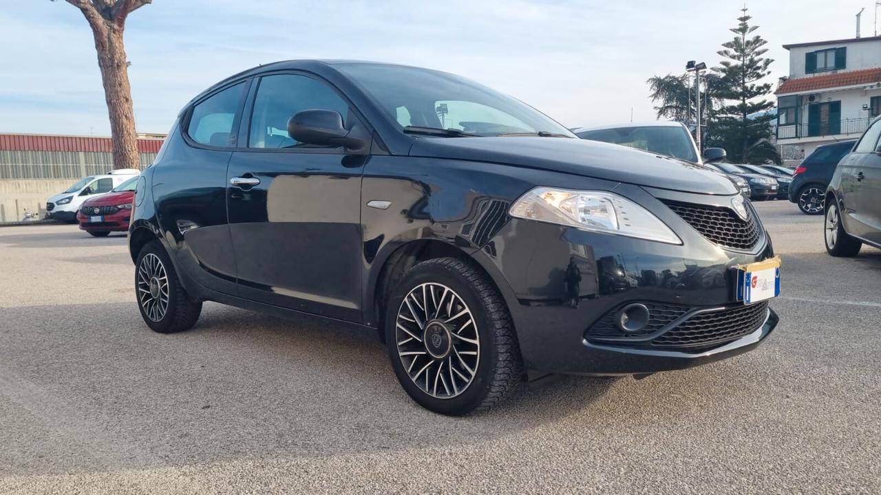 Lancia Ypsilon 1.2 69 CV 5 porte GPL Ecochic Monogram