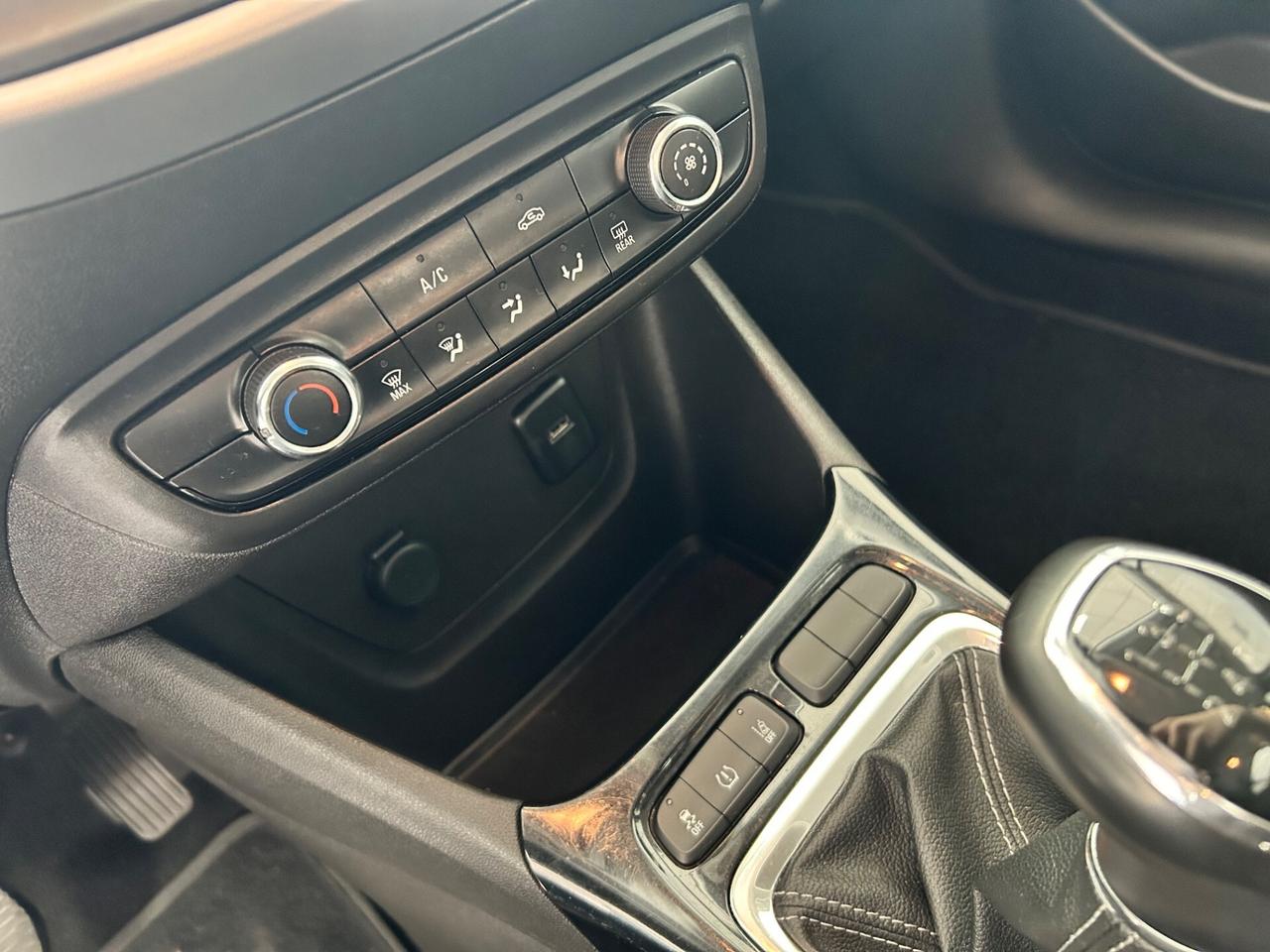 Opel Crossland X 1.2B X neopatentati 2018
