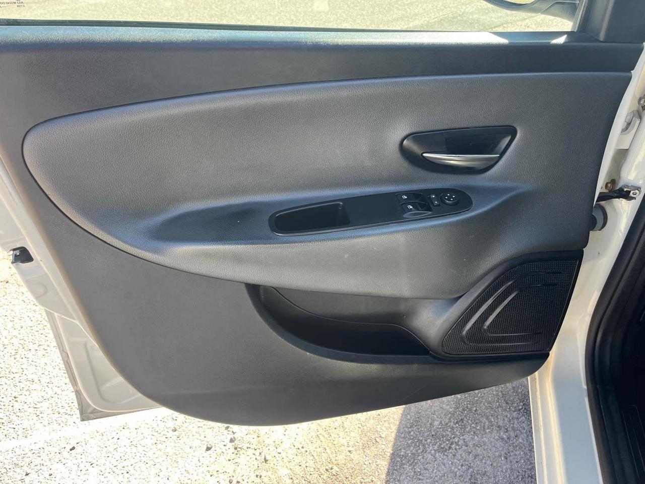 Lancia Ypsilon Platinum 110000 KM GARANZIA 12 m LEGGERE)