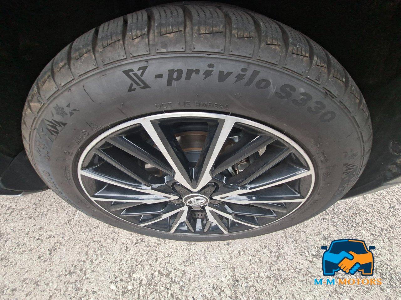 Toyota C-HR 5 Porte C-HR 1.8h Lounge 2wd e-cvt unico proprietario