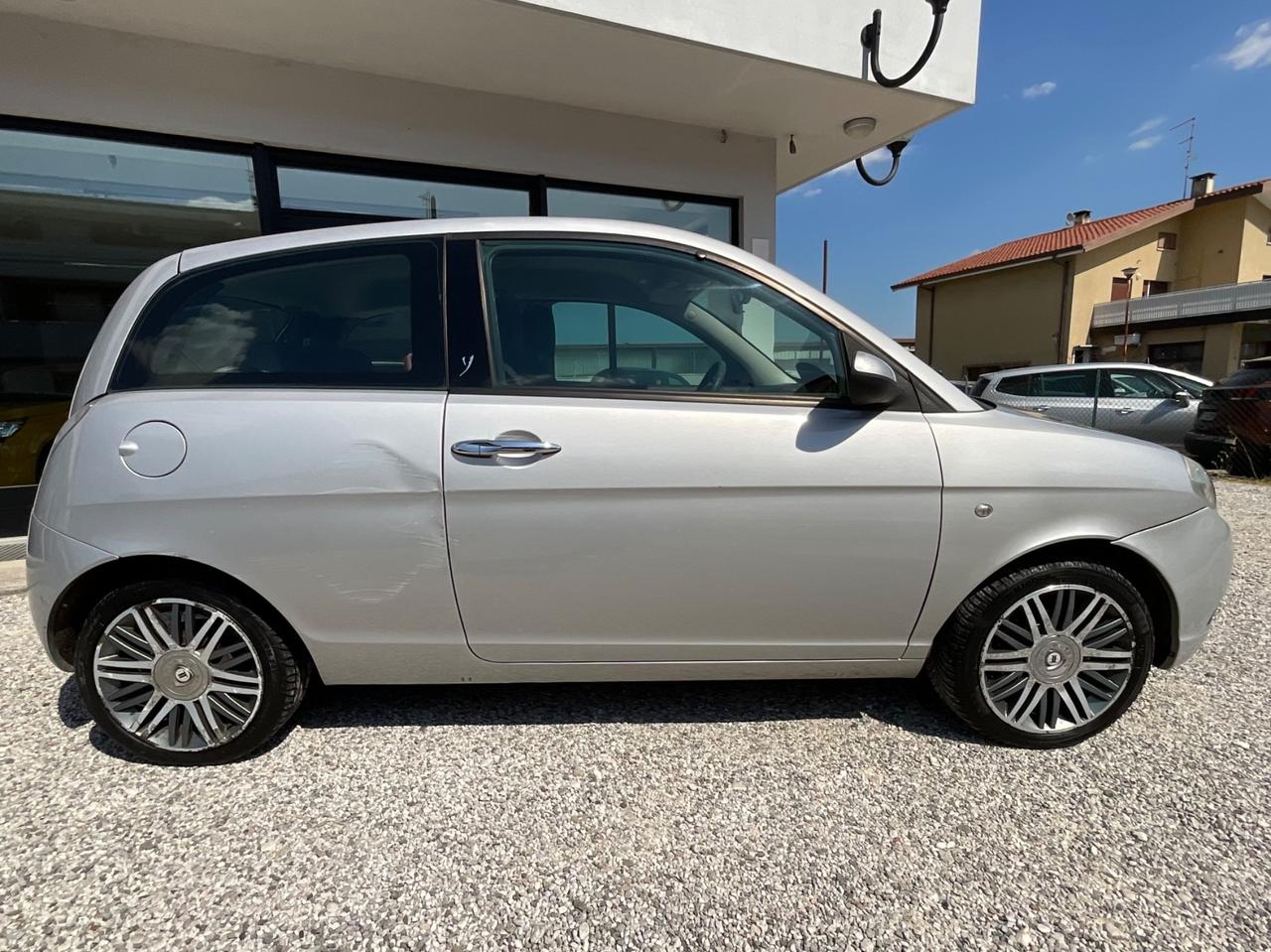 Lancia Ypsilon 1.3 MJT 75 CV Argento