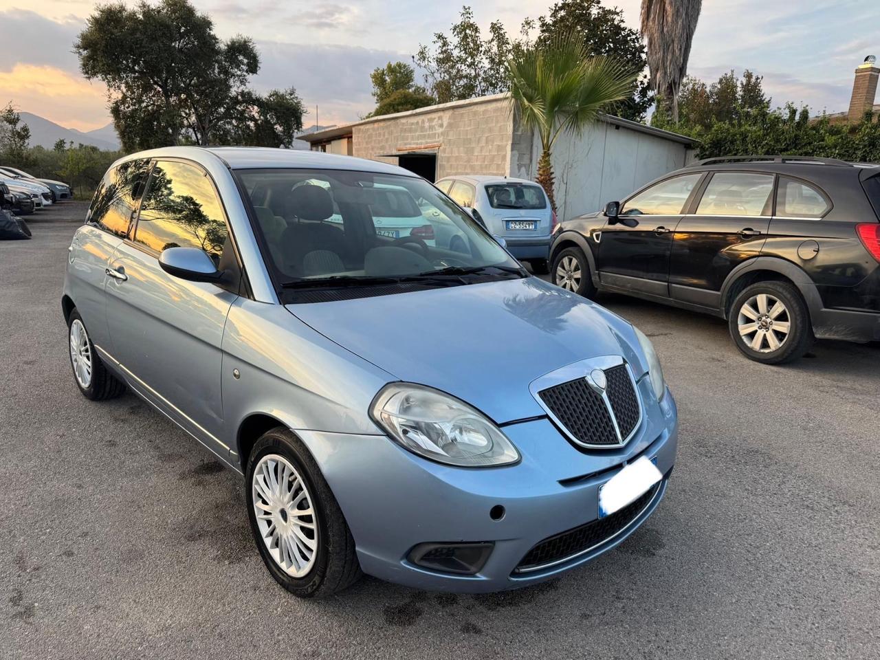 Lancia Ypsilon 1.3 MJT 75 CV Platino