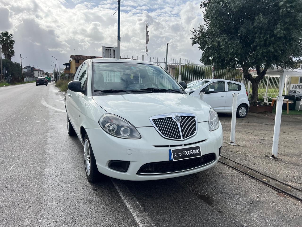 Lancia Ypsilon 1.2 69 CV Unyca