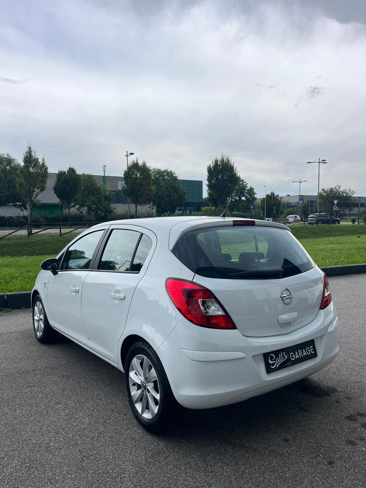 Opel Corsa 1.2 5 porte neopatentati
