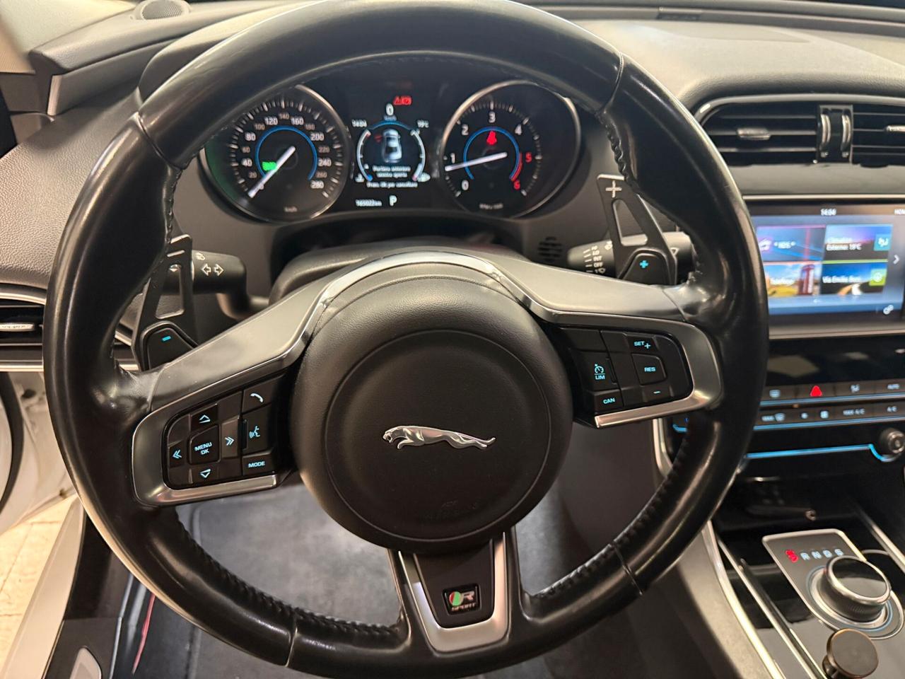 Jaguar XE 2.0 D Turbo 180CV Portfolio