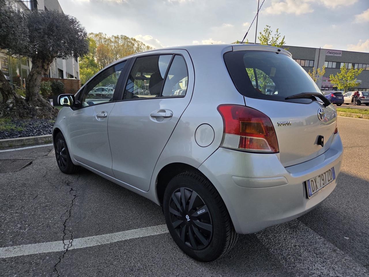 Toyota Yaris 1.3 5 porte Sol*Neo patentati *